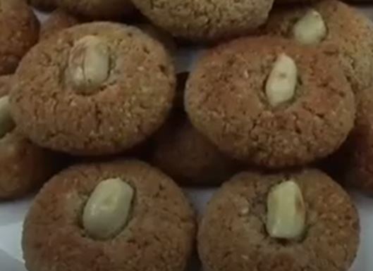 Moroccan Peanut Almond Cookies (Ghriba Maalaka)